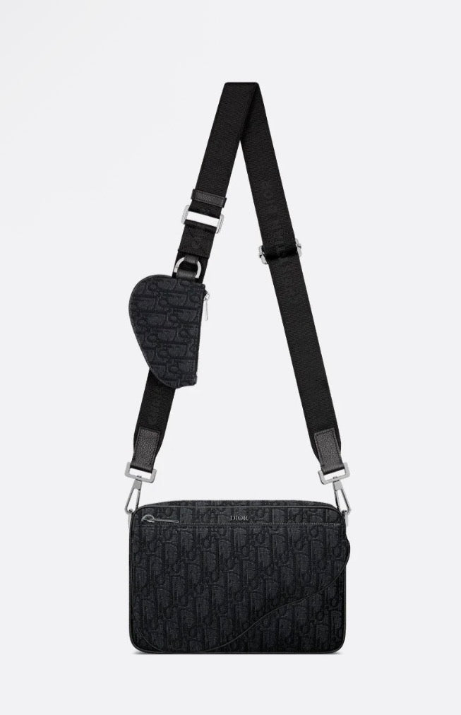 Triple pouch saddle