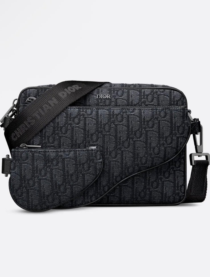 Triple pouch saddle